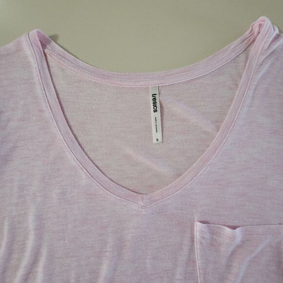 Tresics Women's Pink Short Sleeve V-Neck Pullover T-shirt - Picture 8 of 11